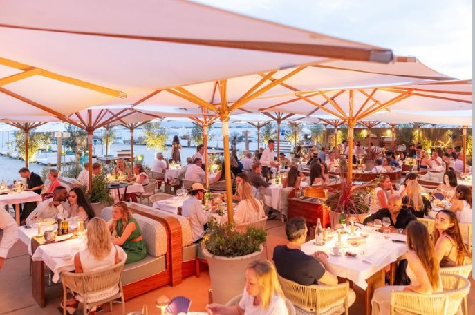 Il-ristorante-La-Mome-Plage-a-Cannes