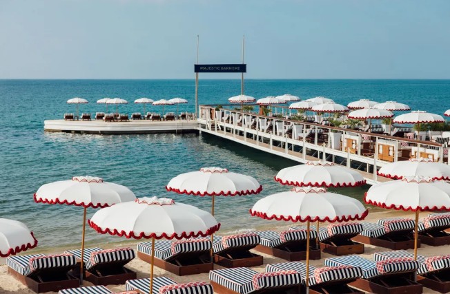 il-beach-club-dell-hotel-Le-Barriere-a-Cannes-In-Costa-Azzurra