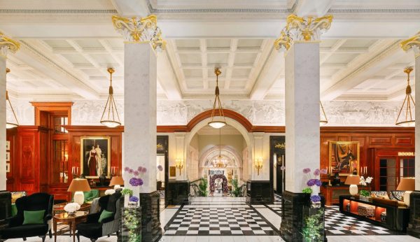 La-hall-del-Savoy-a-Londra