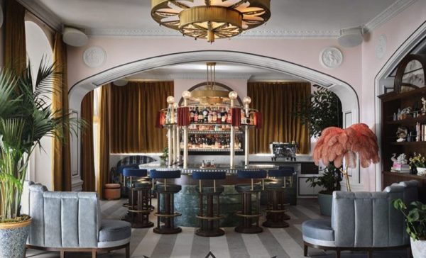 Il bar del Georgian Hotel negli Stati uniti in California