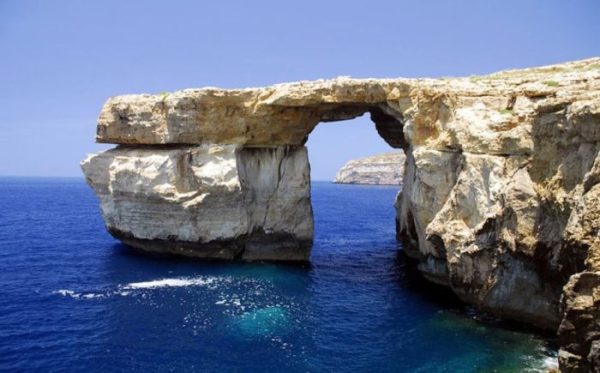 la costa dell'isola di Malta