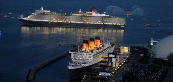 Le-due-navi-da-crociera-Queen-Mary-a-Long-Beach