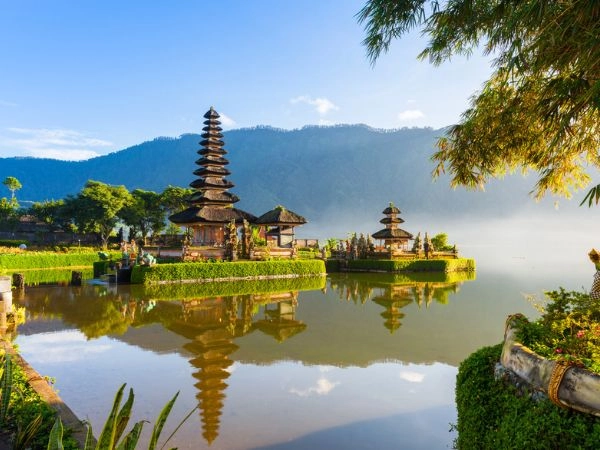 Esplorare Bali tra templi, risaie e spiagge tropicali