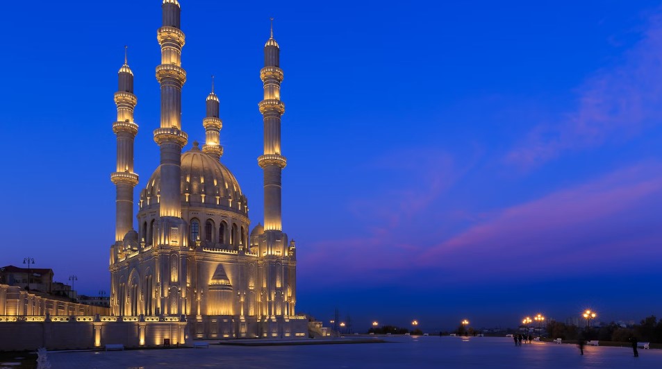 Moschea Heydar nella zona di Binagadi a Baku