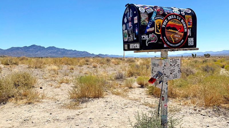 BlackMailbox-area-51-Nevada-USA route 375