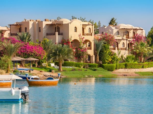 Esplorare El Gouna tra lagune, spiagge e atmosfera egiziana
