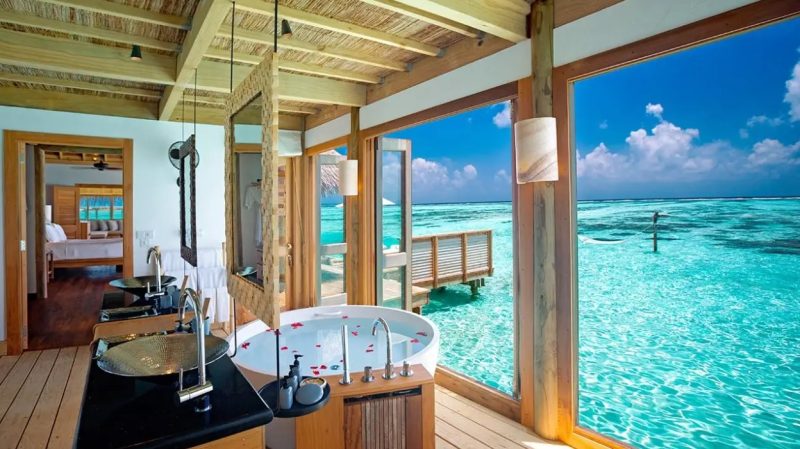 bagno villa overwater Gili Lankafushi Maldives