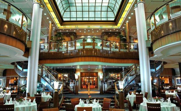 i sontuosi interni della nave da crociera di lusso Queen Mary 2