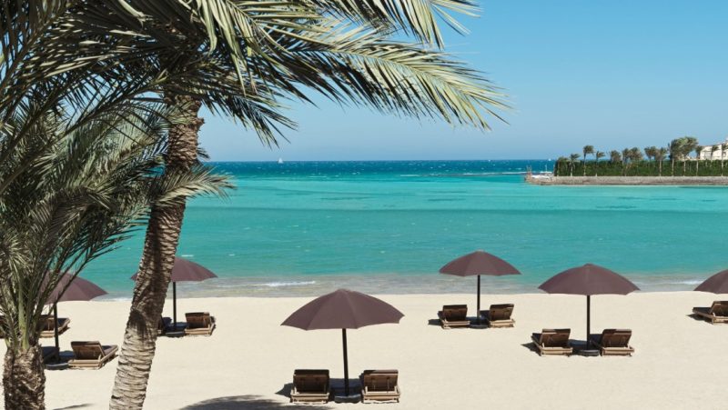la spiaggia del Chedi El Gouna resort in Mar Rosso