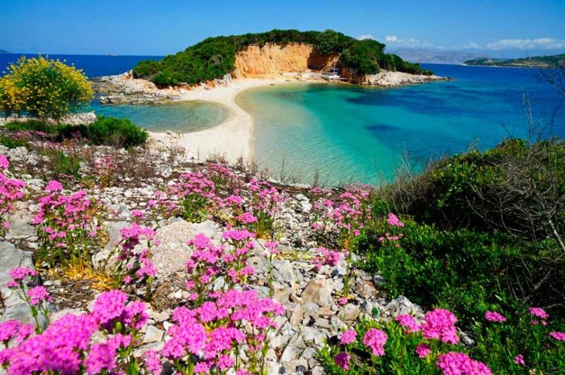La spiaggia di Saranda in Albania Ksamil
