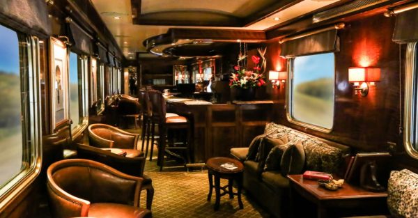 la-zona-bar-del-Blue-Train-attivo-in-Sudafrica