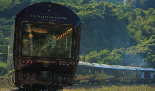 treno sSeven Stars Inkyushu Giappone