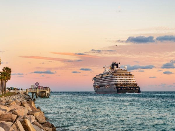 Navigare a bordo di Explora I tra lusso, comfort e mare aperto