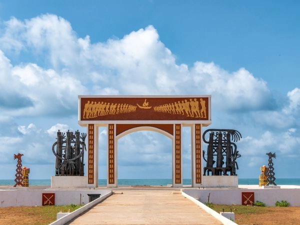 Ouidah è una città storica situata sulla costa atlantica del Benin