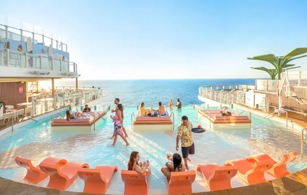  Hideaway-pool-sulla-Icon-of-the-seas-della-Royal-Caribbean