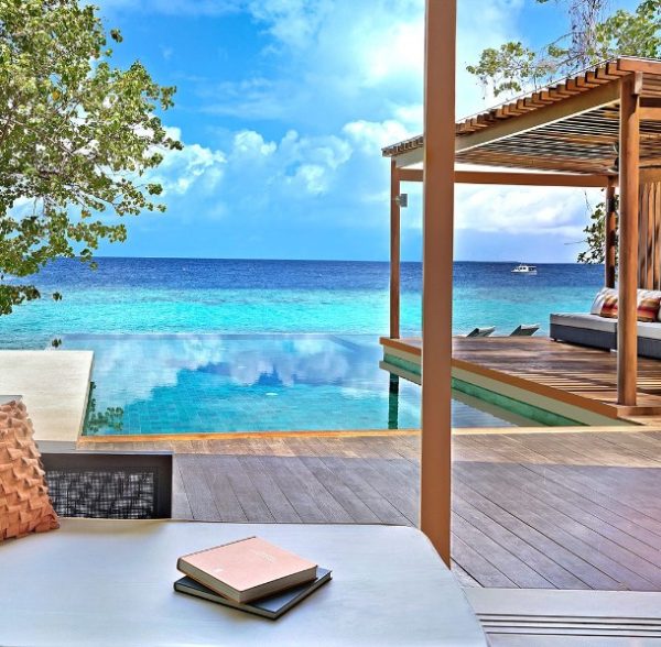 La piscina delle camere al Park Hyatt resort Maldive