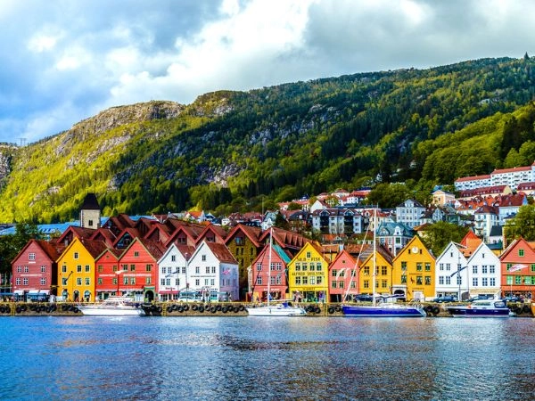 Bryggen è un distretto portuale storico situato a Bergen