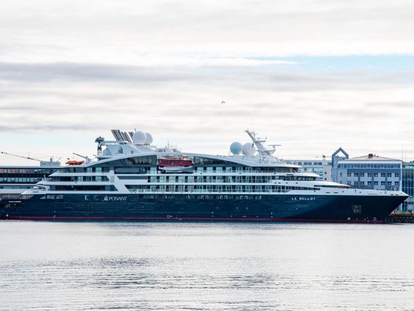 Navigare a bordo di Le Bellot di Ponant tra comfort raffinato e panorami marini