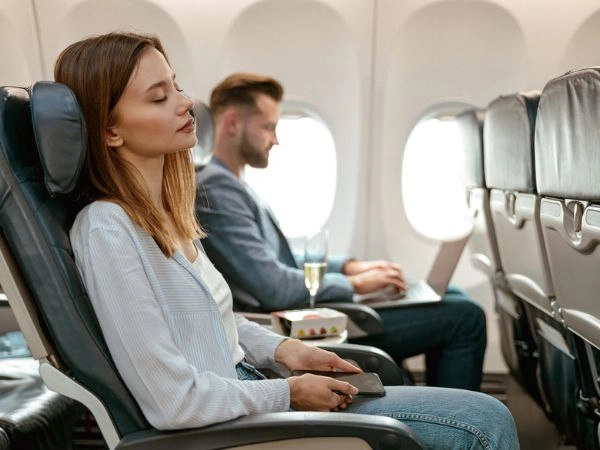 Scegliere i migliori posti in aereo per dormire