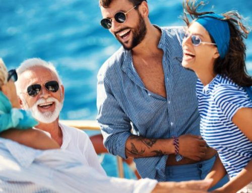 Galateo in crociera: qual è l’etichetta in tema di abbigliamento e mance?