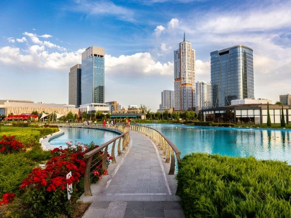 Attraversare Tashkent tra bazar tradizionali, moschee storiche e viali moderni