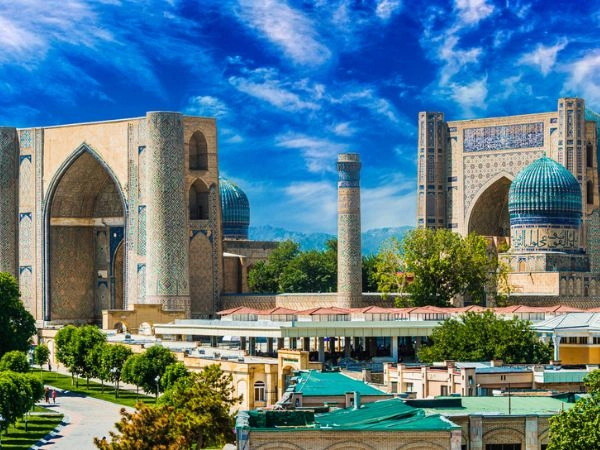 Esplorare la Moschea Bibi-Khanym a Samarcanda tra mosaici blu e architettura monumentale