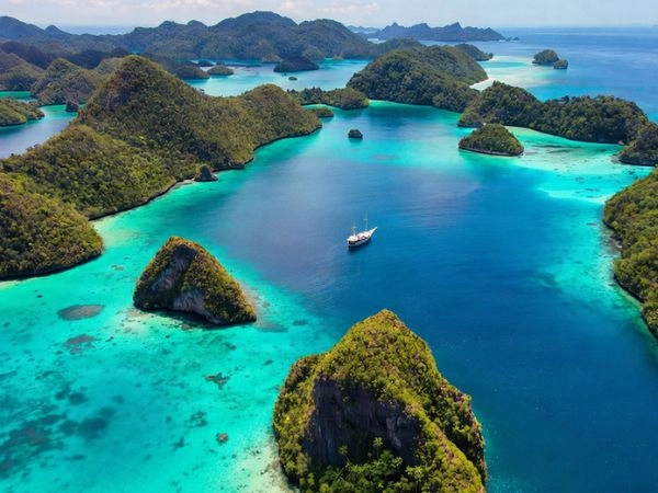 Navigare nell’arcipelago di Raja Ampat