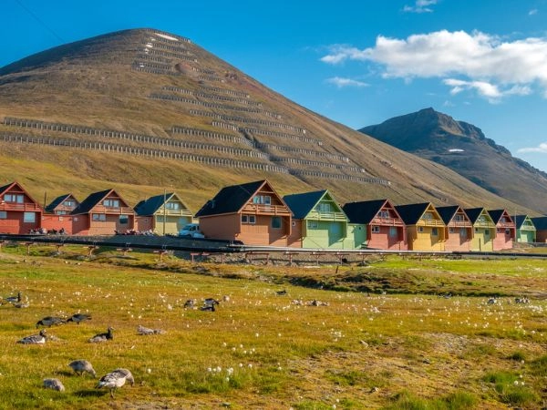 Ripercorrere la storia dell’estrazione del carbone sulle colline di Longyearbyen