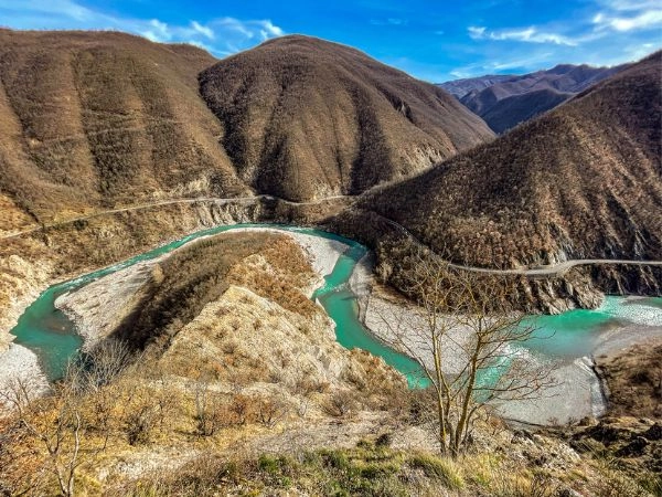 Seguire il corso del fiume Trebbia tra le valli e i borghi della Val Trebbia