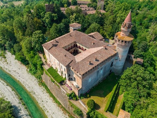 Visitare il Castello di Rivalta affacciato sulle rive del fiume Trebbia