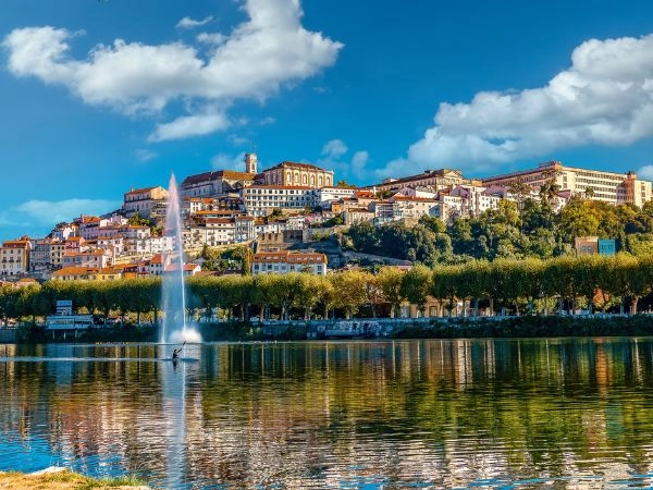 Esplorare Coimbra tra vicoli medievali, piazze storiche e tradizioni universitarie