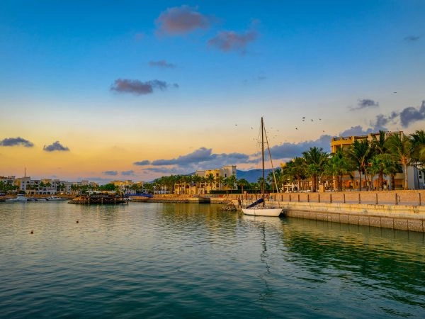 Esplorare Hawana Salalah tra lagune turchesi, spiagge e resort sul mare dell’Oman