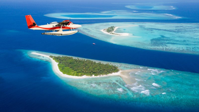 atolli-delle-maldive-tra-le-acque-cristalline