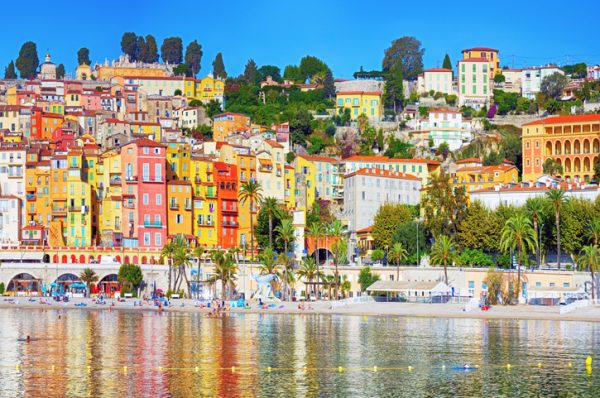 colorata-citta-di-mentone-francia-costa-azzura