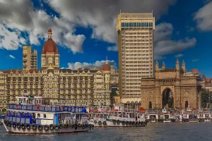 mumbai-citta-in-india-visita-in-treno.
