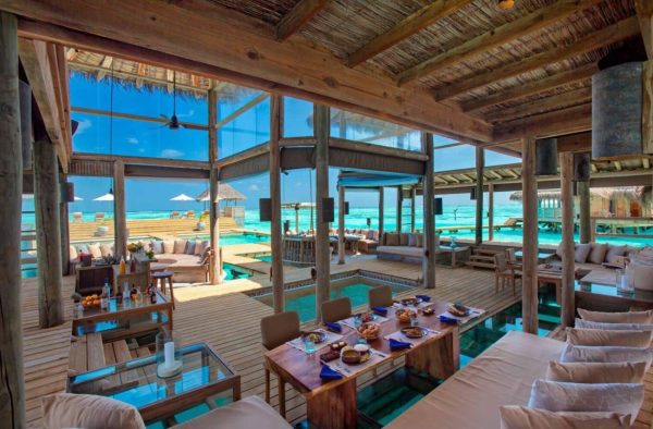 resort-lusso-maldive-casa-sull-acqua-vacanza-alle-maldive