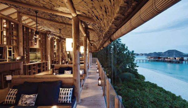 ristorante-sulla-spiaggia-vacanza-alle-maldive