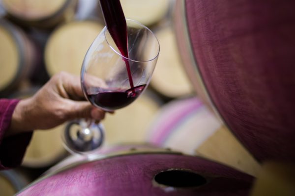 cantine-degustazione-vino-rosso