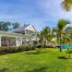 giardino-con-piscina-villa-nellisola-privata-della-tanzania