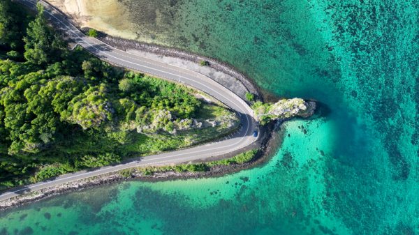 mauritius-strada-attraversail-mare-e-i-monti