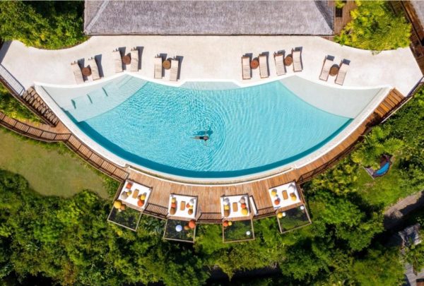piscina-in-mezzo-al-verde-tailandia-resort-di-lusso