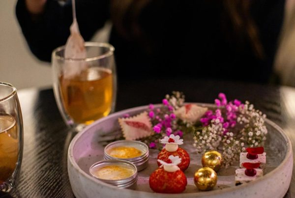 portata-dolci-misti-nel-lussuoso-e-stellato-ristorante-canada
