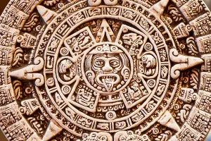 rappresentazione-pietra-calendario-maya-tradizioni.