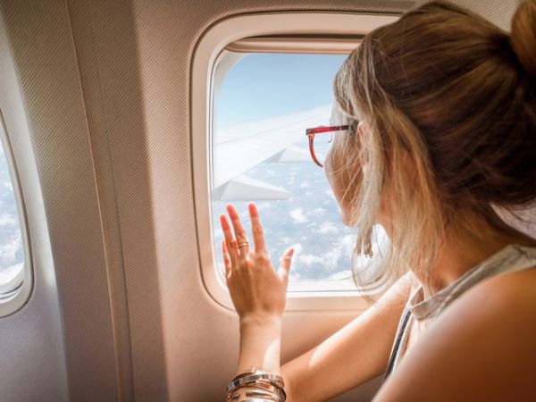 Donna in aereo