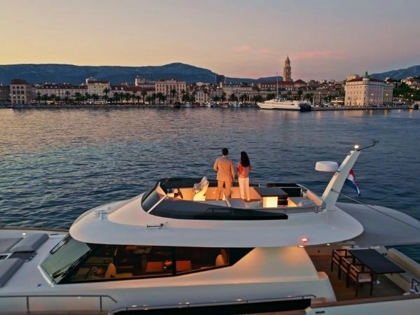 coppia su yacht
