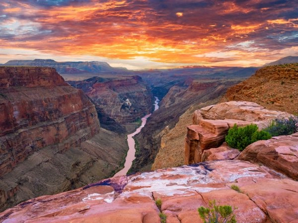 grand canyon e una destinazione che ti porta dentro un ritmo continuo