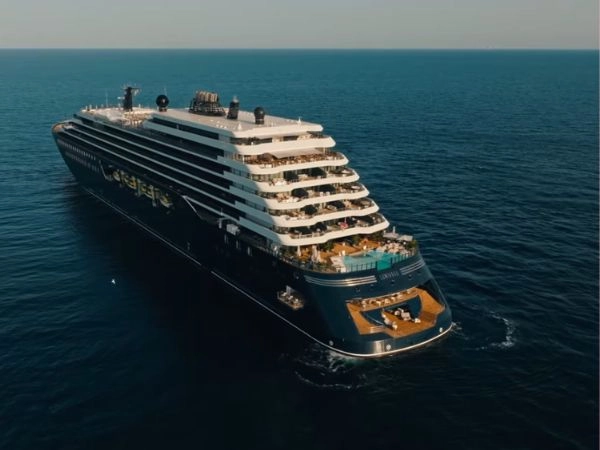 Luminara di Ritz-Carlton è la scelta più raffinata per chi cerca il nuovo concetto di yacht hotel sul mare