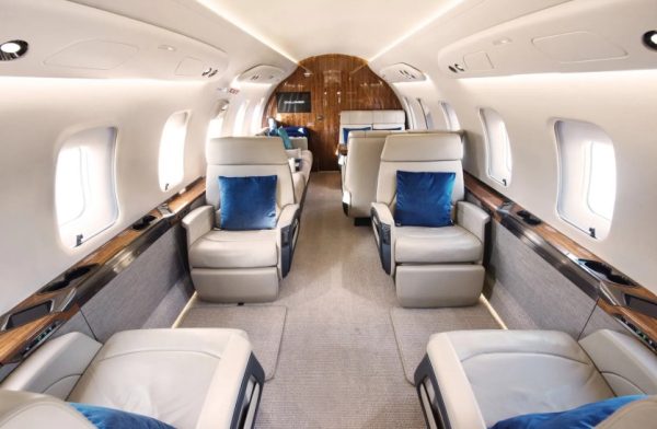 I-confortevoli-interni-di-un-private-jet