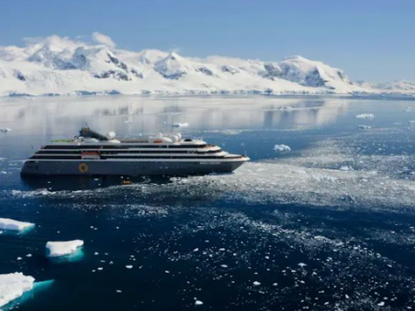Nave World Explorer di Quark Expeditions per spedizioni in Antartide